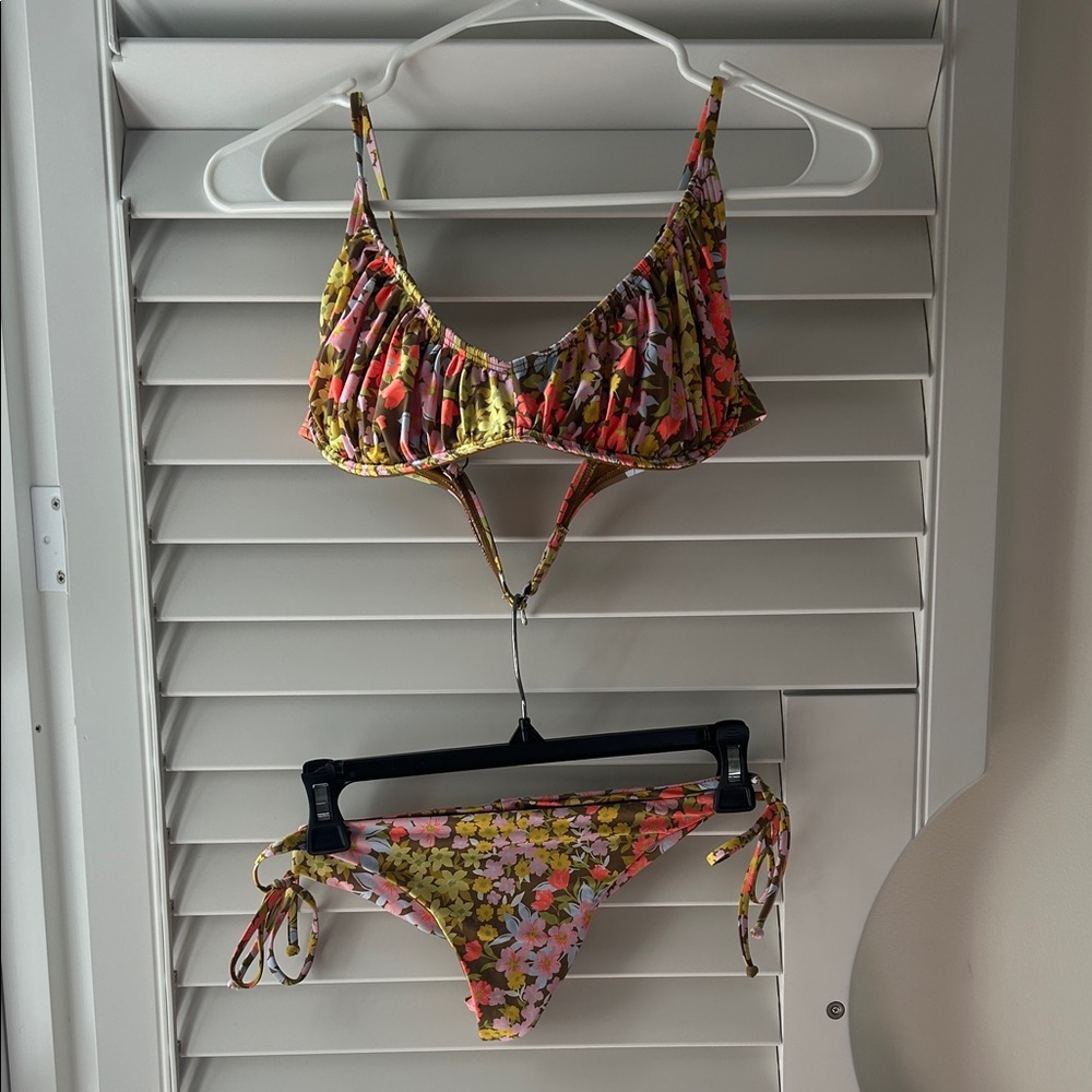 *NEW Billabong Floral Print Bikini Top and Bottom